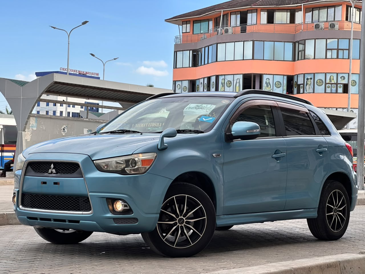 MITSUBISHI RVR thumbnail 3